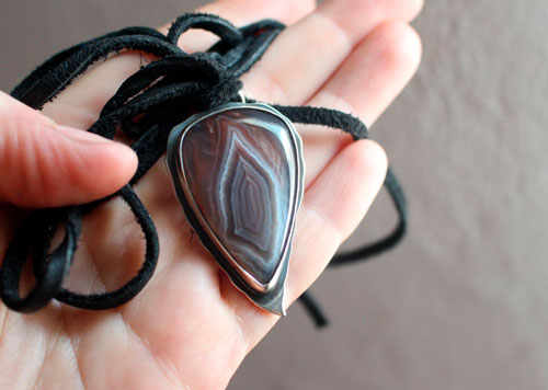 Piercing eye, eagle pendant in silver and Botswana agate
