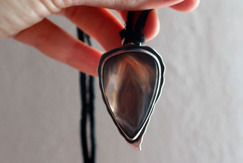 Piercing eye, eagle pendant in silver and Botswana agate