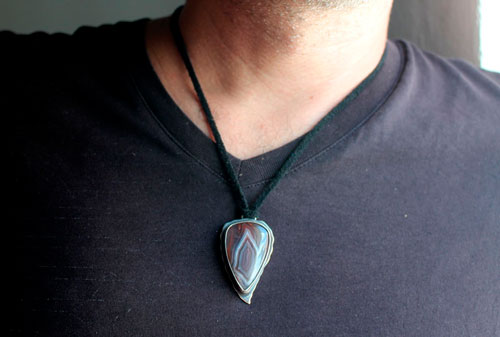Piercing eye, eagle pendant in silver and Botswana agate