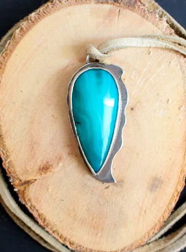 Pino azul, collar del litoral Atlántico en plata y ágata azul