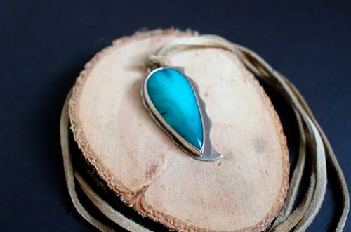 Pino azul, collar del litoral Atlántico en plata y ágata azul