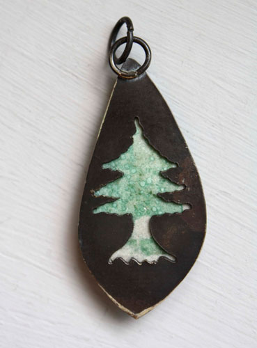 Pino de los mares, dije litoral atlántico en plata y variscita