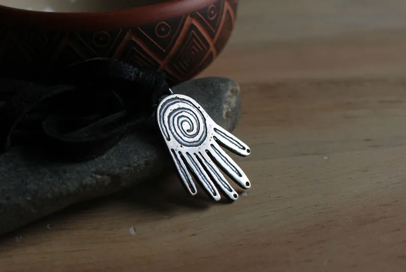 Poder creativo, collar mano olmeca en plata