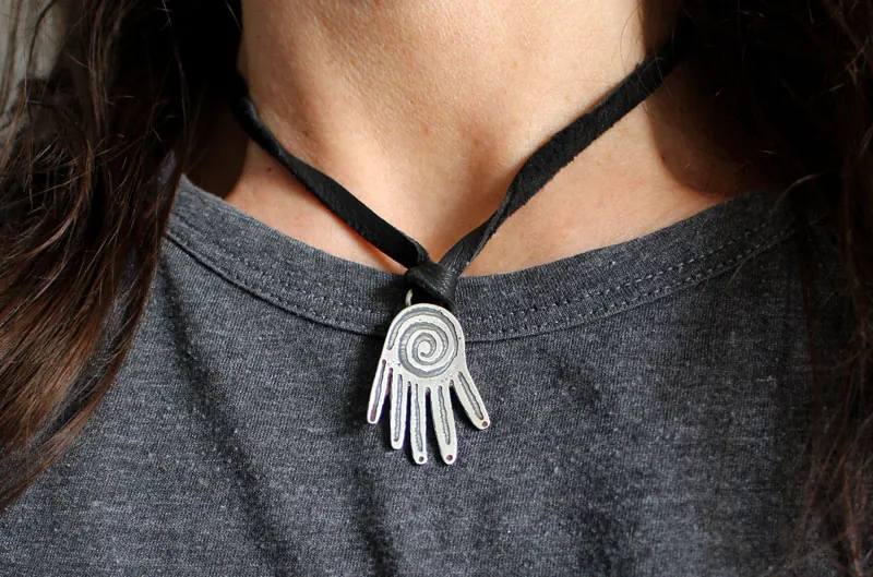 Poder creativo, collar mano olmeca en plata