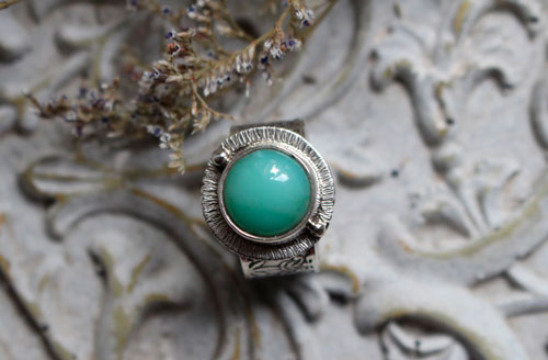 Pond nymph, waterlily leaf ring in silver and chrysoprase