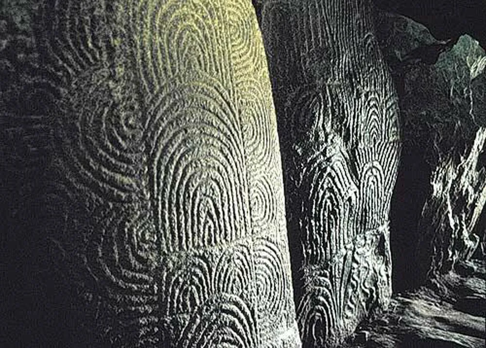 Portal del tiempo, anillo estela neolítica de Gavrinis en plata