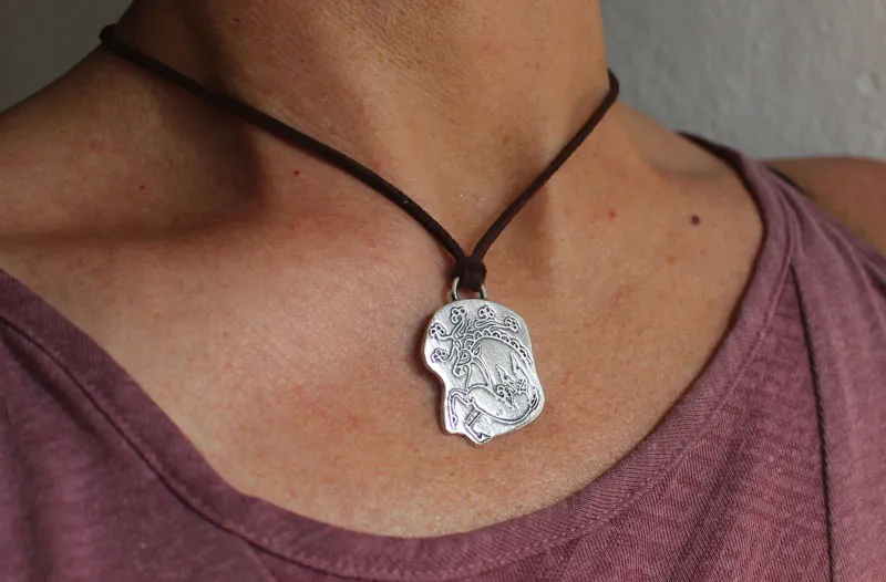 Princesa del Altái, collar ciervo de las estepas en plata