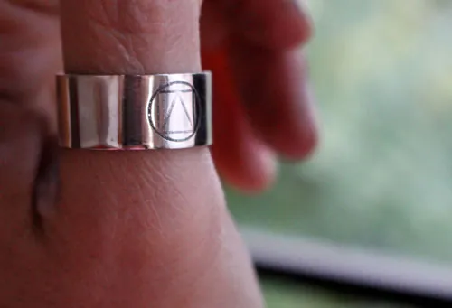 Prisma, anillo triángulo, cuadrado y círculo en plata