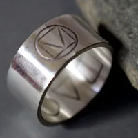 Prisma, anillo triángulo, cuadrado y círculo en plata