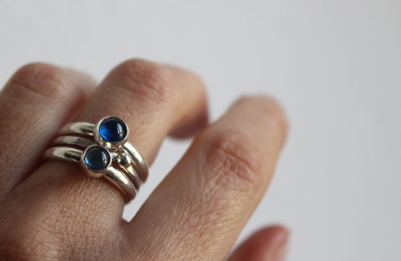 Provenza, anillo apilable en plata y zircón