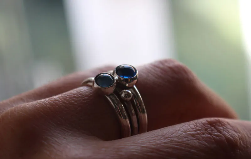 Provenza, anillo apilable en plata y zircón