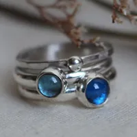 Provenza, anillo apilable en plata y zircón