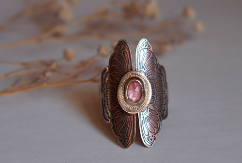 Psique, anillo mariposas enamoradas en plata y zafiro rosa