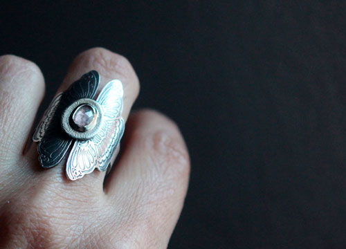 Psique, anillo mariposas enamoradas en plata y zafiro rosa