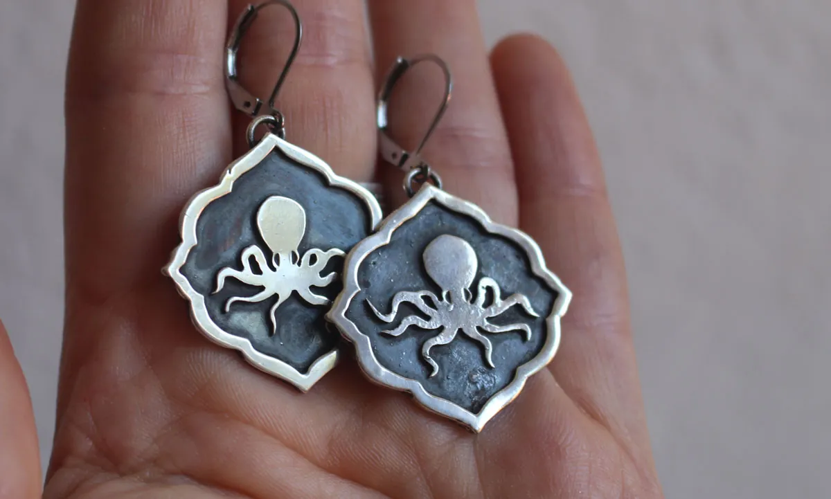 Pulpo, aretes de criatura marina en plata