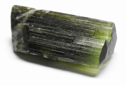 La historia, los beneficios y las virtudes de la turmalina verde