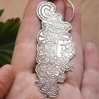 Quiquiztli, dije concha musical maya en plata