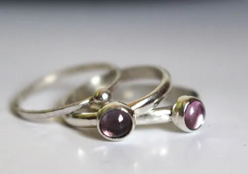 Racimo de glicina, anillo apilable en plata, alejandrita y zafiro rosa