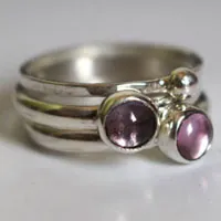 Racimo de glicina, anillo apilable en plata, alejandrita y zafiro rosa
