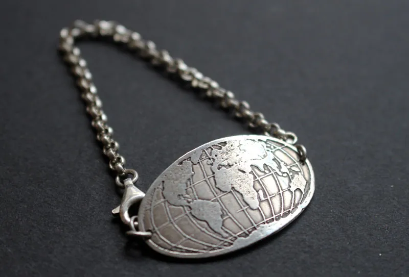 Raices, pulsera mapa del mundo en plata