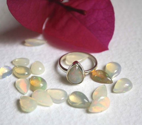 Reina de Saba, anillo reino mítico de África en plata y ópalo de Etiopía