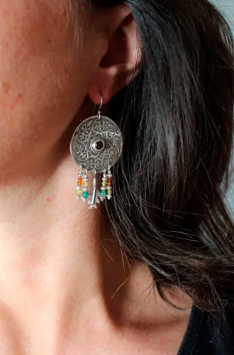 Remolino de hojas de otoño, aretes mandala en plata, ágata verde, ágata amarilla, granate y cornalina