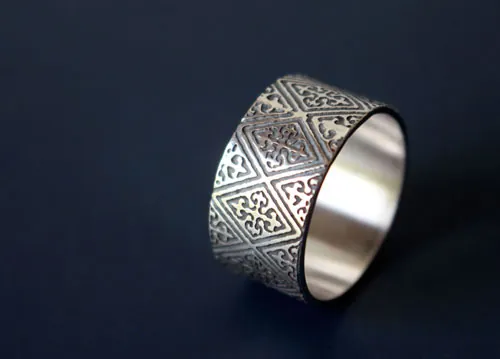 Ricardo Corazón de León, anillo cruz de blasón medieval en plata