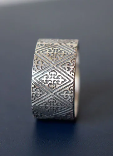 Ricardo Corazón de León, anillo cruz de blasón medieval en plata