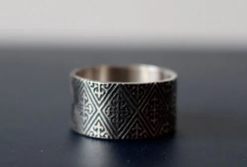 Ricardo Corazón de León, anillo cruz de blasón medieval en plata