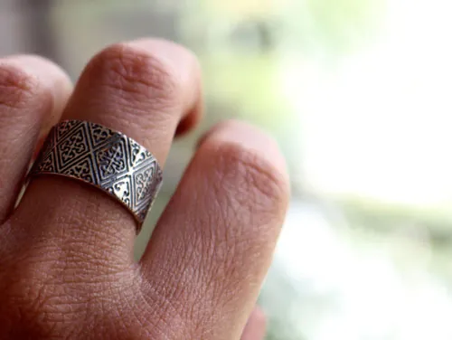 Ricardo Corazón de León, anillo cruz de blasón medieval en plata