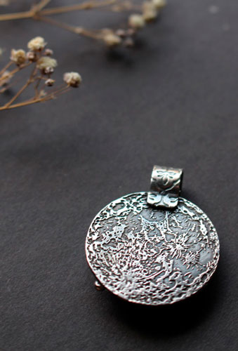 Ricochets bajo la luna llena, dije astronómico en plata y ágata Botsuana