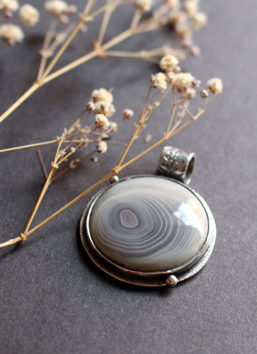 Ricochets under the full moon, astronomical pendant in silver and Botswana agate