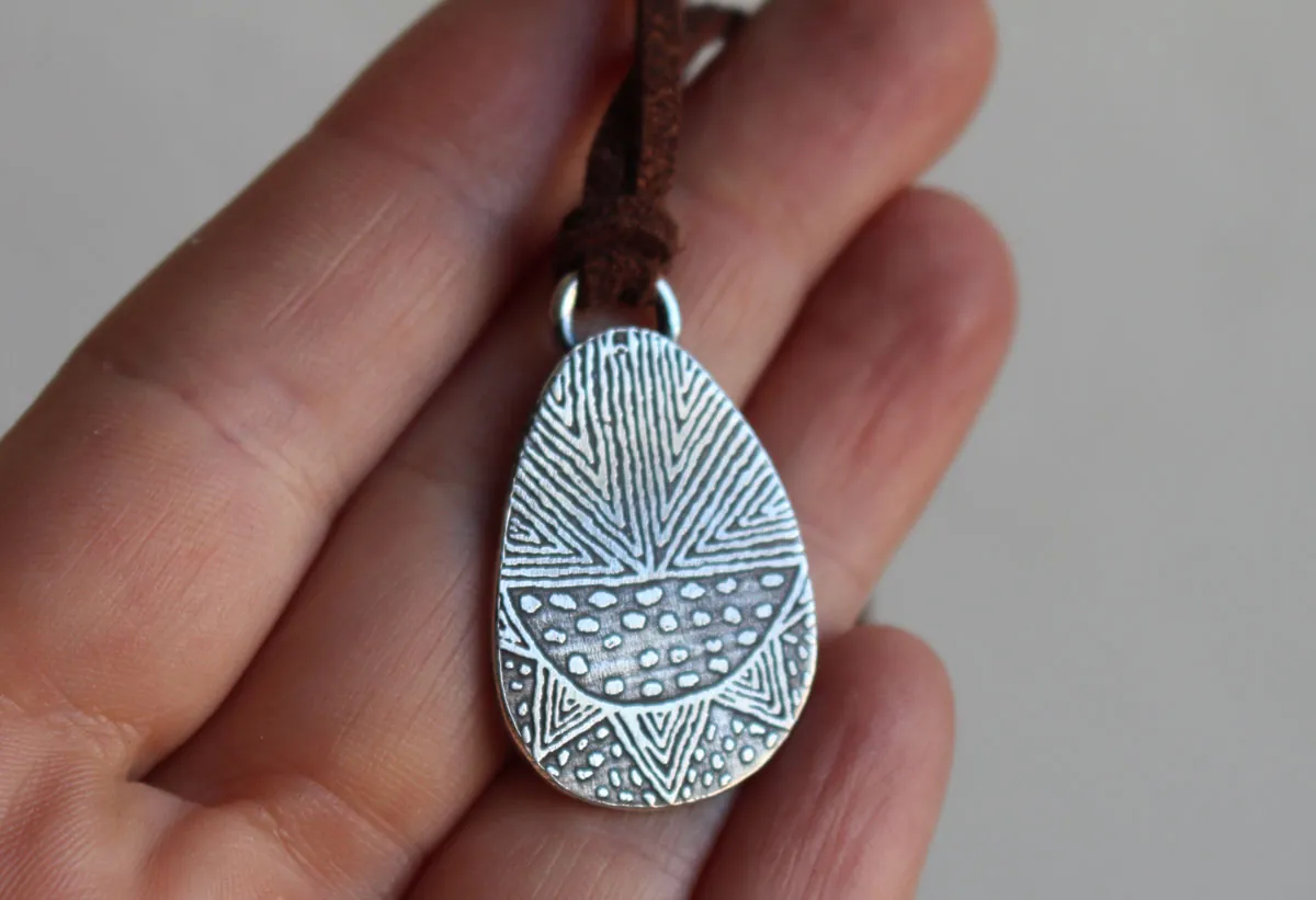Riji, collar aborigen de Australia en plata