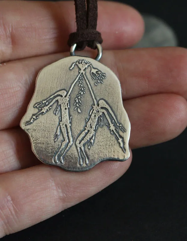 Ritual aborigen Kiro Kiro, collar arte rupestre australiano en plata