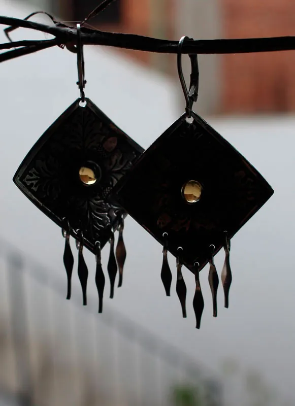 Roble de otoño, aretes cuadrados con hojas y bellotas en plata y cuarzo