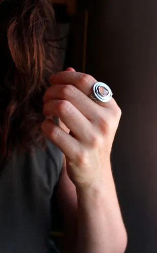 Rocío de la mañana, anillo despertar de la naturaleza en plata y zafiro rosa