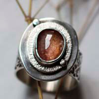 Rocío de la mañana, anillo despertar de la naturaleza en plata y zafiro rosa