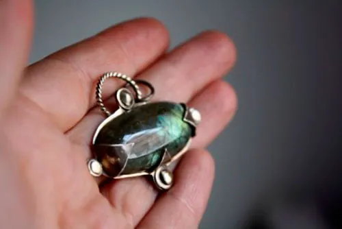 Rosa de los vientos, dije brújula vikinga en plata y labradorita