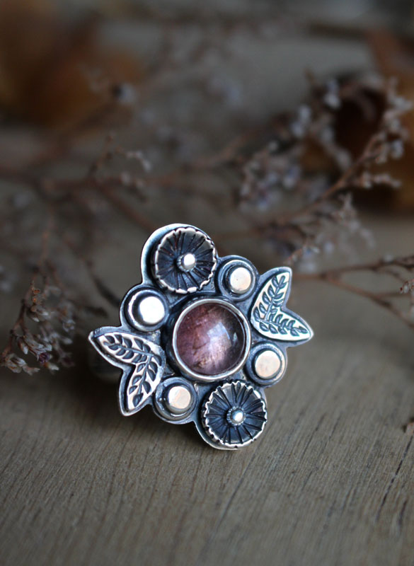 Rosa té, anillo flor en plata y turmalina rosa