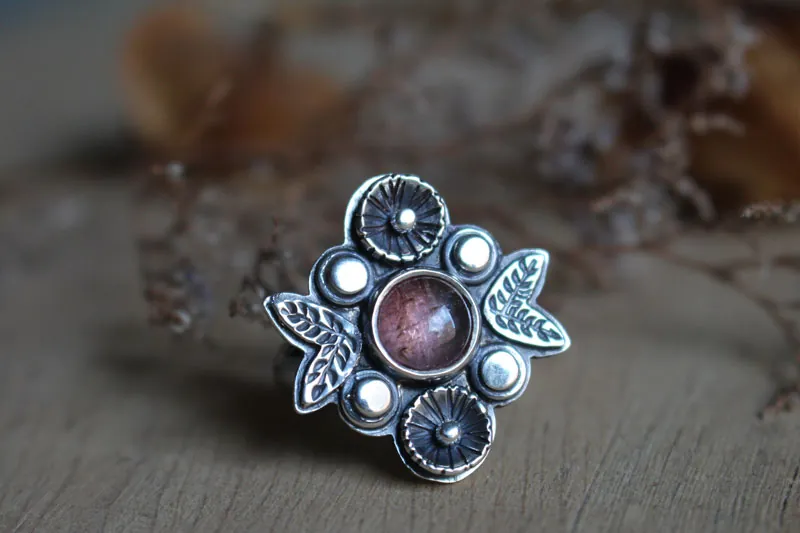 Rosa té, anillo flor en plata y turmalina rosa
