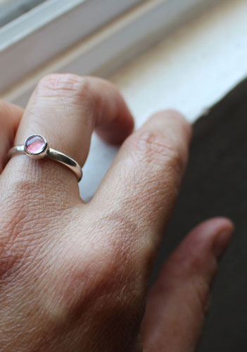 Rose dragée, anillo de dulzura en plata con zafiro rosa