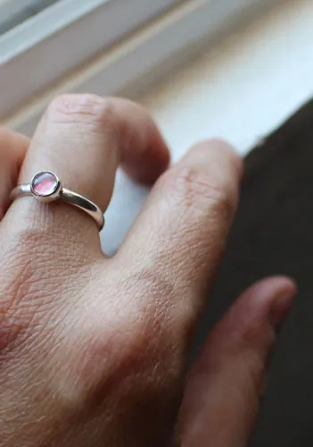 Rose dragée, anillo de dulzura en plata y zafiro rosa