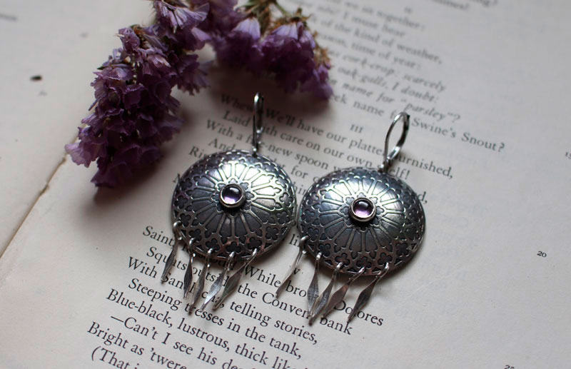 Roseta, aretes vitral medieval en plata y zircón