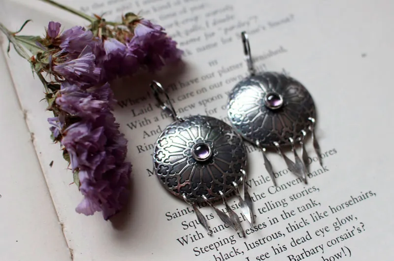 Roseta, aretes vitral medieval en plata y zircón
