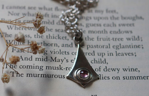 Roz, kite necklace in sterling silver and pink zircon
