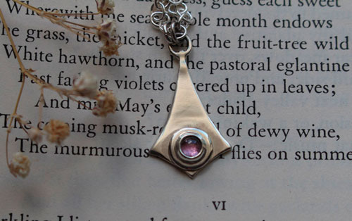 Roz, kite necklace in sterling silver and pink zircon