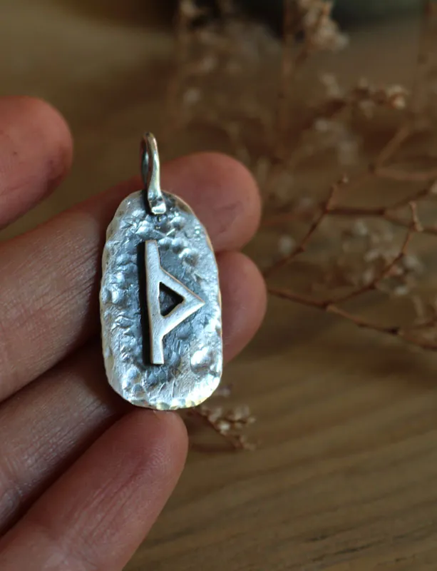 Runa, dije celta en plata