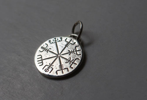 Runa de Islandia, dije talismán céltico Galdrastafir en plata