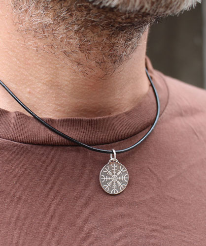 Runa de Islandia, dije talismán céltico Galdrastafir en plata