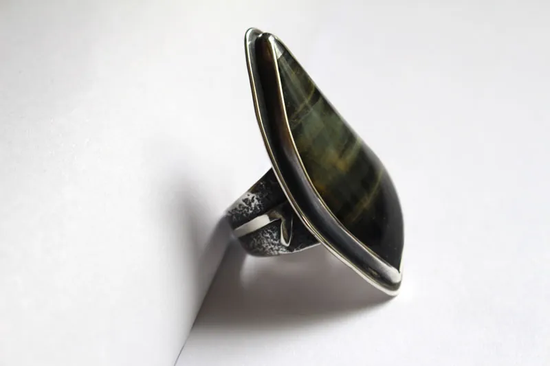Runas de vida, anillo nórdico en plata y ojo de tigre